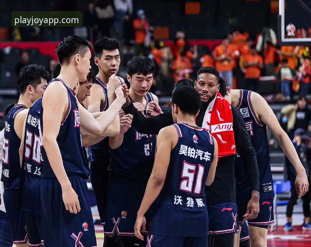 从上海男篮十二连胜看团队协作：一场战术执行的深度解析